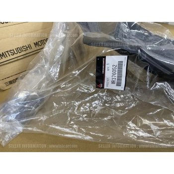 Mitsubishi Pajero Ön Çamurluk Davlumbazı Sağ 1997-2000 (Oem No:  Mr376052)