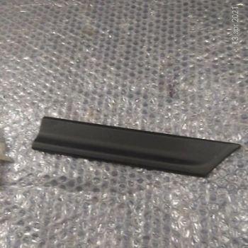 Fiat Uno Ön Çamurluk Bandı Sağ 1989-1995 (Oem No:  181890180)