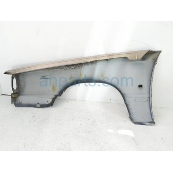Volvo 840-850 Ön Çamurluk Delikli Sağ 1992-1996 (Oem No:  9152602)