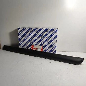 Fiat Grande Punto Arka Kapı Bandı Sol 2006- (Oem No:  735410827)