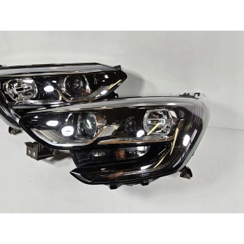 Renault Megane Ön Far Elektrikli Motorlu Touch Sağ 2016- (Oem No:  260102686R)