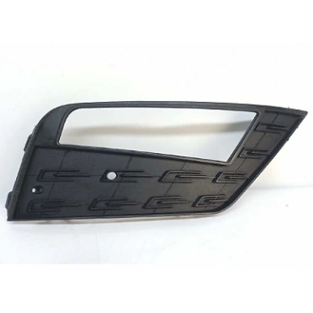 Seat Leon Ön Sis Lamba Kapağı Delikli Sağ 2017- (Oem No:  5F0853666G9B9)