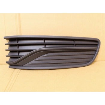 Volkswagen Polo Ön Sis Lamba Kapağı Sağ 2013- (Oem No:  6C08536669B9)