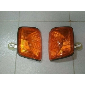 Mercedes 190 Ön Sinyal Beyaz Sağ 1982-1993 (Oem No:  A2018260243)