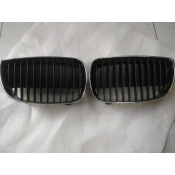 Bmw 1 Serisi Ön Panjur Nikelaj Sıyah Sağ 2004- 2007 (Oem No:  51137127228)