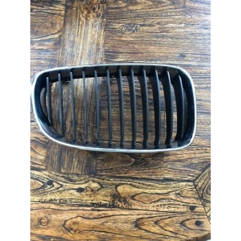 Bmw 1 Serisi Ön Panjur Parlak Siyah Sağ 2007-- (Oem No:  51710441920)