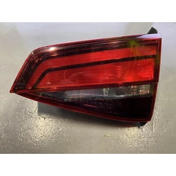 Volkswagen Jetta Arka Stop İç Sıyah Sağ 2014- (Oem No:  5C6945094H)