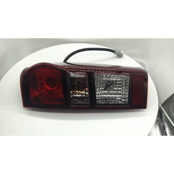 İsuzu D-Max Arka Stop Ledlı Sağ 2017- (Oem No:  8-98233092-2)