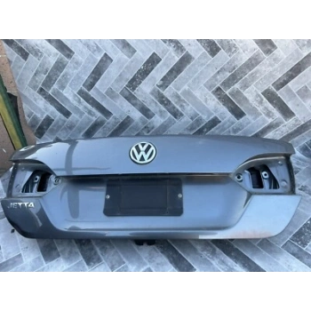 Volkswagen Jetta Arka Bagaj Kapağı 2010- (Oem No:  5C6827025A)