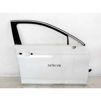 Vw Passat 2013- Tampon Panjurusı Orta Kromlu (Oem No:3G0853677Aa)