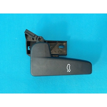 Volkswagen Polo- 8- 2021-2024; Kaput İç Açma Kolu Oem No: (3G0823533)