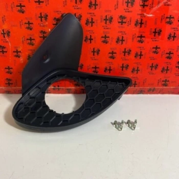 Alfa Romeo 2014-7 Ön Sis Lamba Kapağı Delikli Sağ 2005 2009-  (Oem No:  156057241)