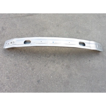 Audi A4 Ön Tampon Demiri Al15 (Oem No:  8W0807113)