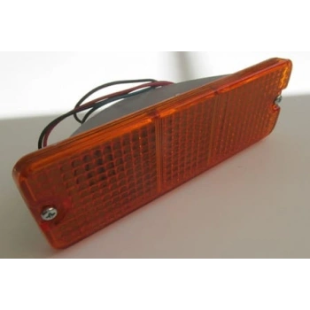 Mazda 929- Sd- 79/85; Tampon Sinyali Sağ Sarı Oem No: ()