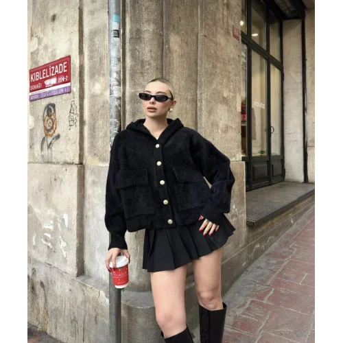 Siyah Yumoş Kapüşonlu Ceket