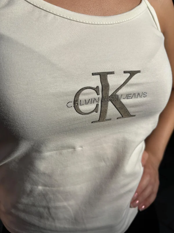 CKL Marka Muadili Logo Detaylı Beyaz Kadın Günlük Spor Atlet Şık ve Modern Tasarım