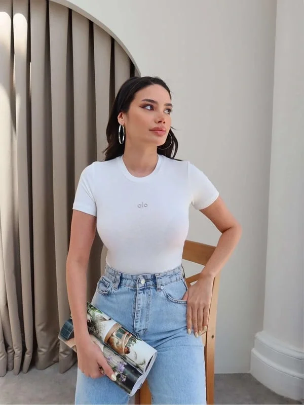 Kadın Yumuşak Dokulu Bisiklet Yaka Kısa Kollu Basic Tişört-Bluz