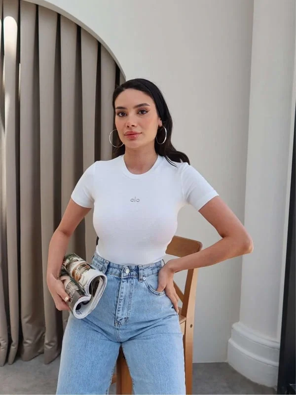 Kadın Yumuşak Dokulu Bisiklet Yaka Kısa Kollu Basic Tişört-Bluz