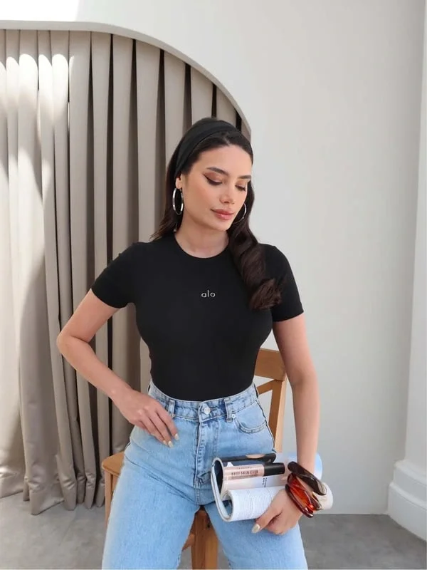 Kadın Yumuşak Dokulu Bisiklet Yaka Kısa Kollu Basic Tişört-Bluz