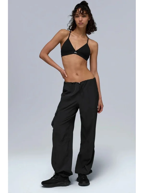 Siyah Dikişsiz Fit Sporcu Sütyeni Destekli Crop Spor Üst