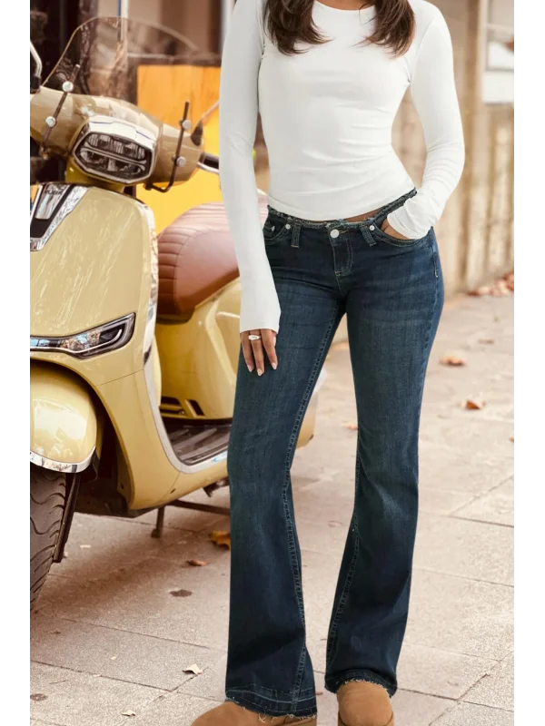 Kesik Düşük Bel Detaylı Kot Pantolon