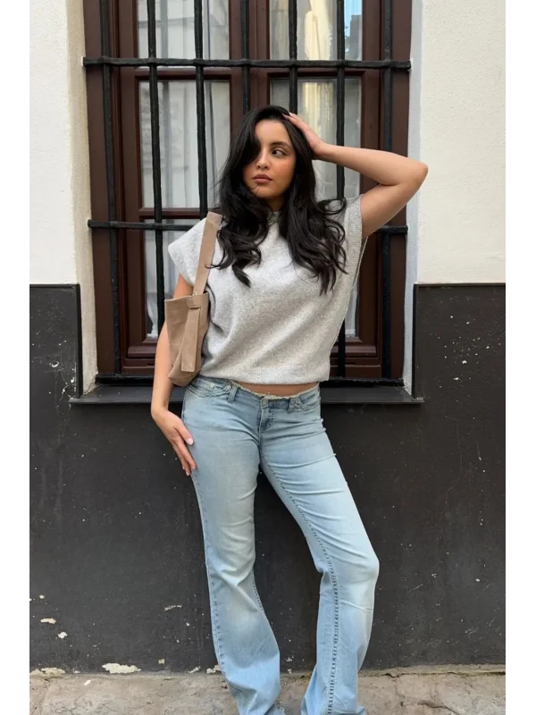 Kesik Düşük Bel Detaylı Kot Pantolon