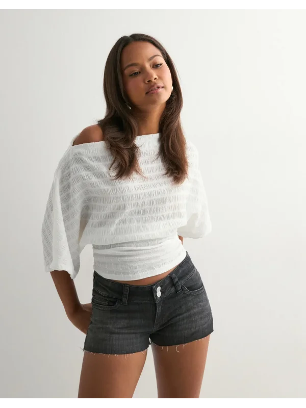 Düşük Bel Arka Cep Dikiş Detaylı Mavi Kot Şort Koyu Mavi Kısa Likralı Mini Stitch