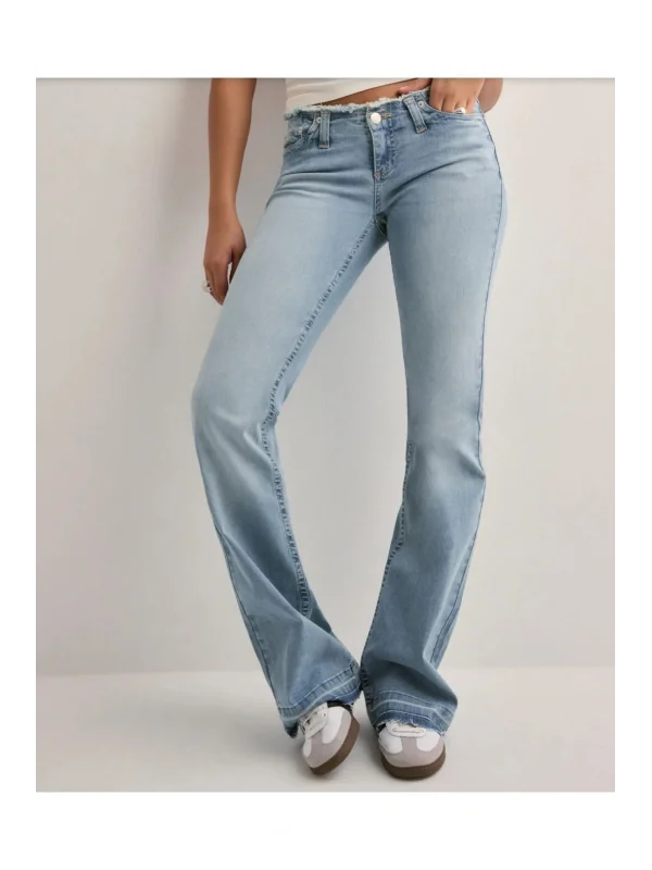 Kesik Düşük Bel Detaylı Kot Pantolon