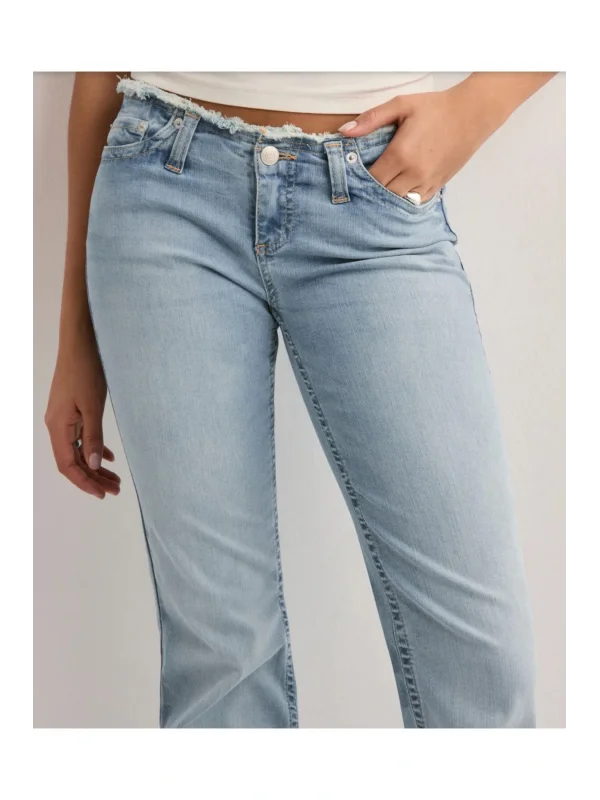 Kesik Düşük Bel Detaylı Kot Pantolon