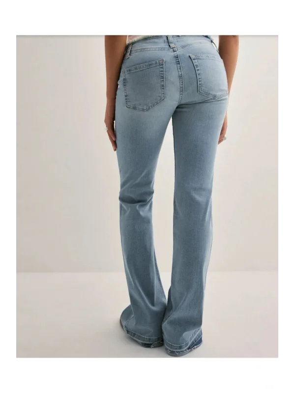 Kesik Düşük Bel Detaylı Kot Pantolon