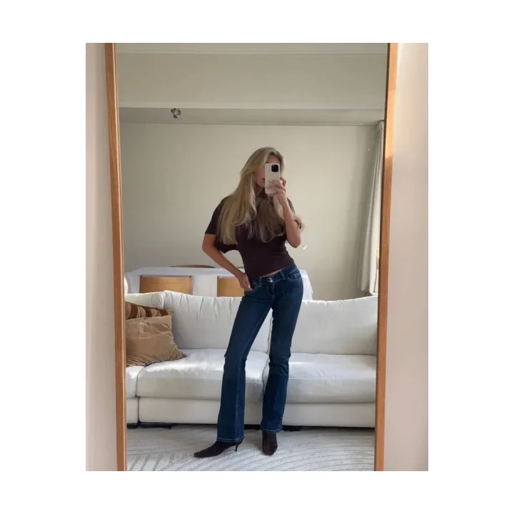 Düşük Bel Bootcut Arka Cep Detaylı Koyu Kot Pantolon