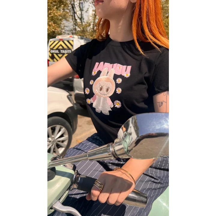 Sevimli Canavar Baskılı Nakış Detaylı T-Shirt
