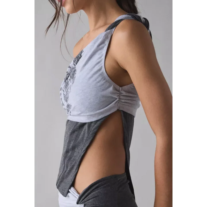 Asimetrik Tasarımlı Kontrast Renkli Crop T-Shirt