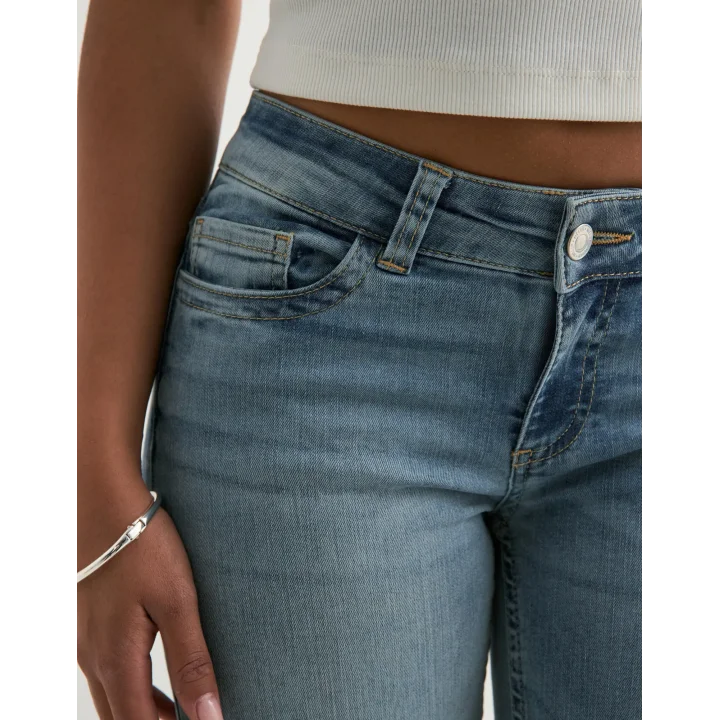 Düşük Bel Bootcut Kadın Kot Pantolon – Esnek Denim, Yırtık Diz Detaylı, Mavi
