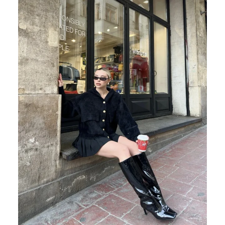 Siyah Yumoş Kapüşonlu Ceket