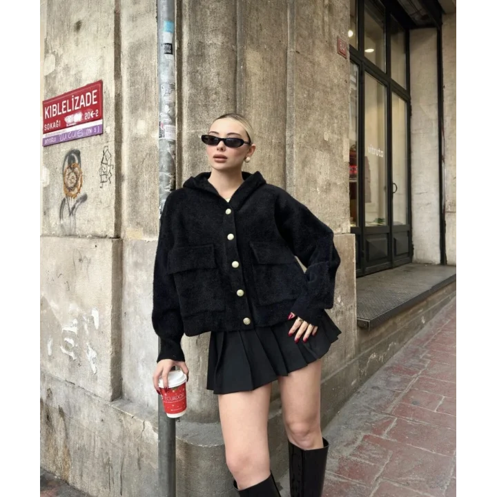 Siyah Yumoş Kapüşonlu Ceket