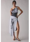 Asimetrik Tasarımlı Kontrast Renkli Crop T-Shirt