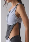 Asimetrik Tasarımlı Kontrast Renkli Crop T-Shirt