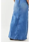 İki Yanı Yırtmaçlı Kemerli Denim Maxi Etek Mavi
