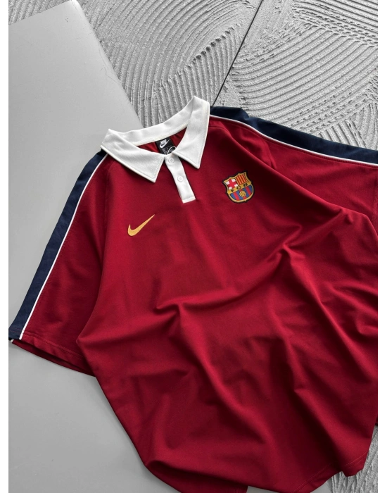 POLO YAKA BARCA KOL ŞERIT DETAY NAKIŞLI OVERSIZE TSHIRT KIRMIZI