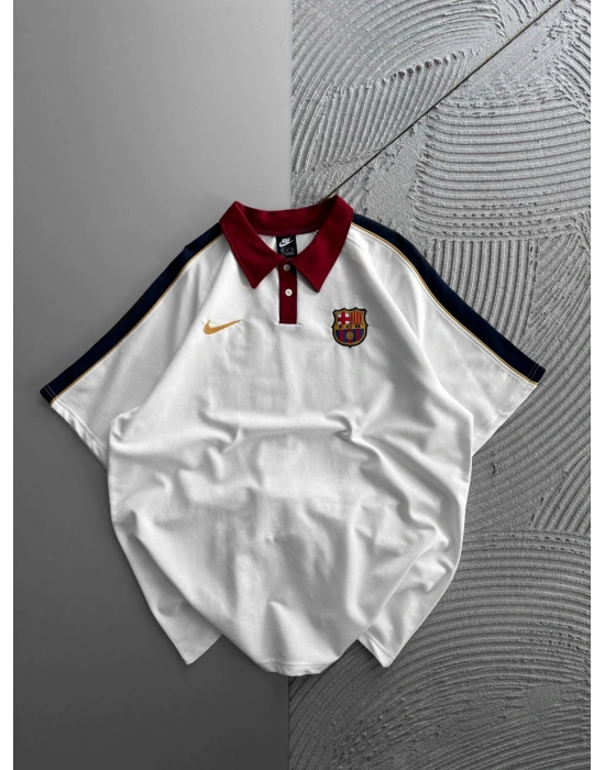 POLO YAKA BARCA KOL ŞERIT DETAY NAKIŞLI OVERSIZE TSHIRT BEYAZ
