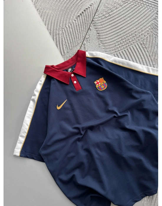 POLO YAKA BARCA KOL ŞERIT DETAY NAKIŞLI OVERSIZE TSHIRT LACİVERT