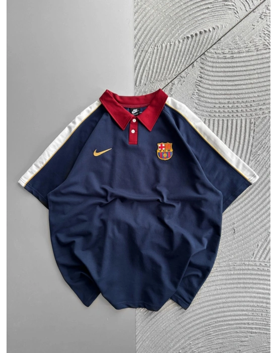 POLO YAKA BARCA KOL ŞERIT DETAY NAKIŞLI OVERSIZE TSHIRT LACİVERT