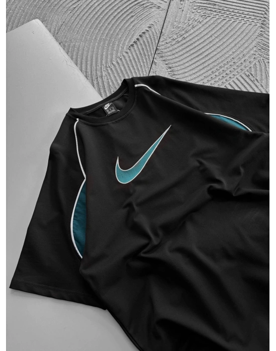 BİSİKLET YAKA NK ORTA NAKIŞLI KOLTUK ALTI PARCA DETAY OVERSIZE TSHIRT SİYAH