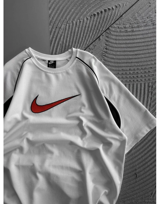 BİSİKLET YAKA NK ORTA NAKIŞLI KOLTUK ALTI PARCA DETAY OVERSIZE TSHIRT BEYAZ