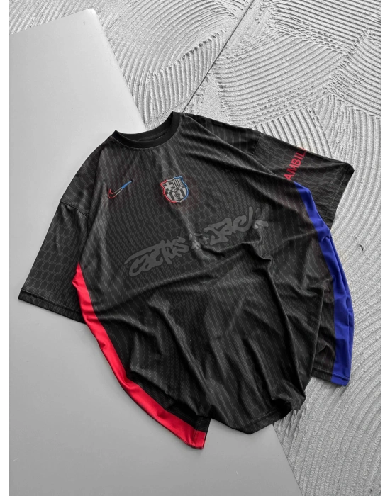 BİSİKLET YAKA NK BARCA NAKIŞLI FORMA OVERSİZE TSHİRT SİYAH