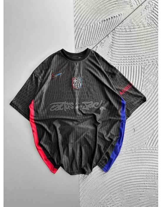 BİSİKLET YAKA NK BARCA NAKIŞLI FORMA OVERSİZE TSHİRT SİYAH