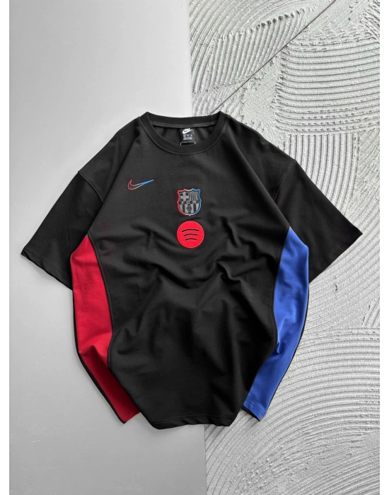 BİSİKLET YAKA NK HOLOGRAM NAKISLI YANDAN PARCALİ OVERSİZE TSHİRT SİYAH