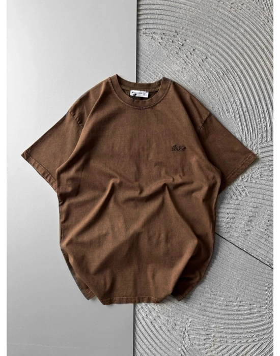 BİSİKLET YAKA YIKAMALI KABARTMA NAKIŞLI OVERSİZE TSHİRT KAHVE