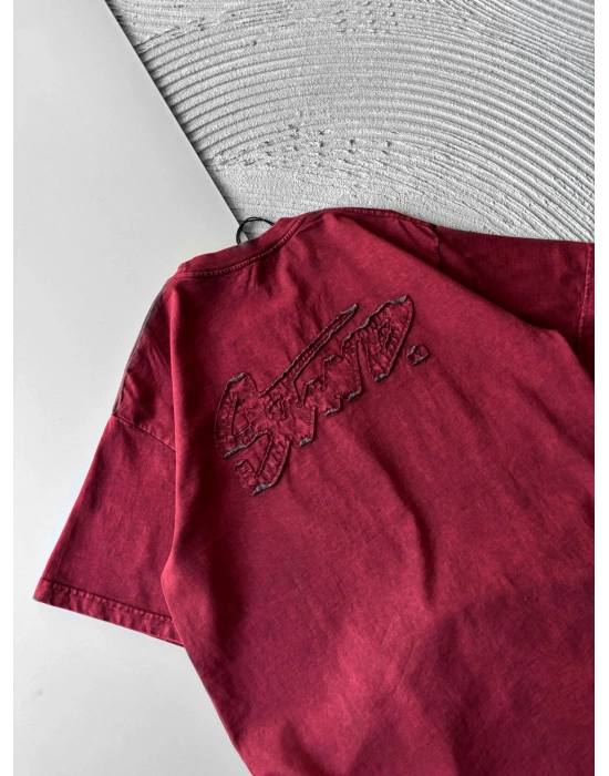 BİSİKLET YAKA YIKAMALI KABARTMA NAKIŞLI OVERSİZE TSHİRT KIRMIZI